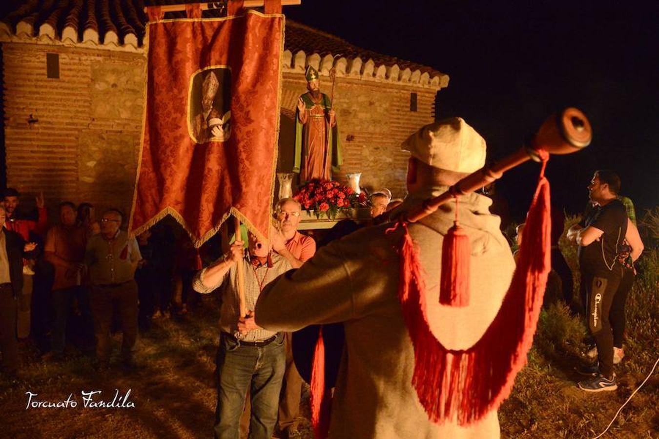 El primero de los actos en honor al patrón de Guadix, la romería de Face Retama, se celebró este sábado 11 de mayo. Como es habitual, la romería contó con un gran número de devotos. Uno de los momentos más emotivos es la procesión de las antorchas.
