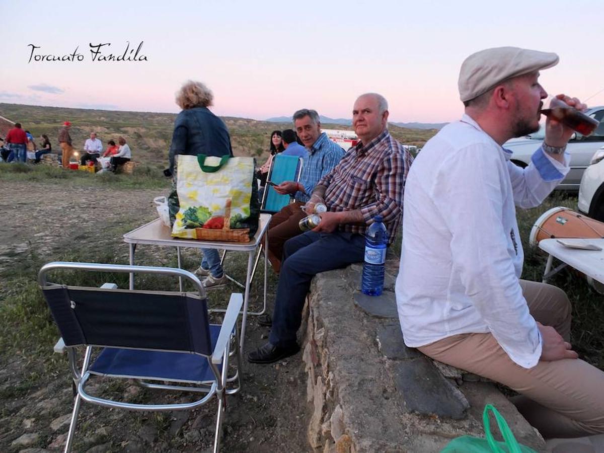 El primero de los actos en honor al patrón de Guadix, la romería de Face Retama, se celebró este sábado 11 de mayo. Como es habitual, la romería contó con un gran número de devotos. Uno de los momentos más emotivos es la procesión de las antorchas.