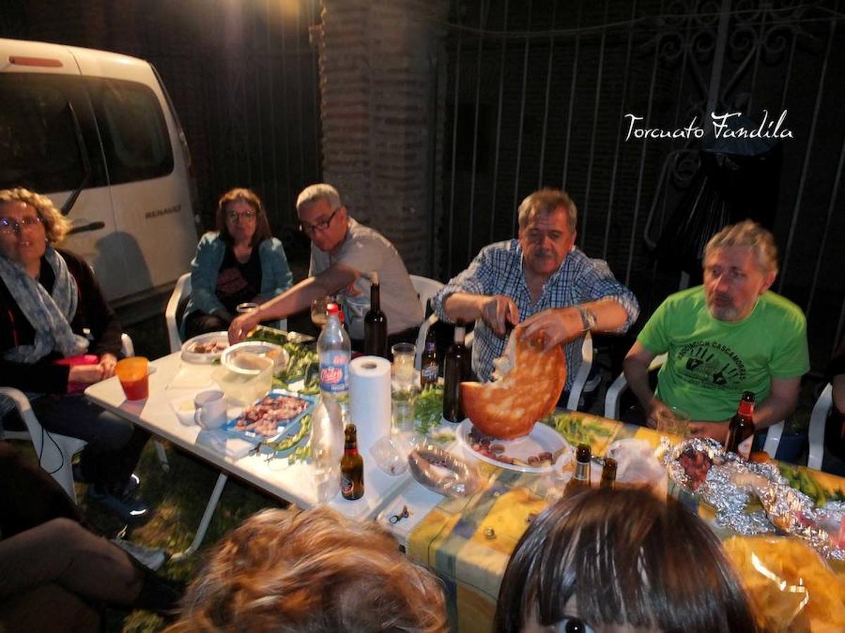 El primero de los actos en honor al patrón de Guadix, la romería de Face Retama, se celebró este sábado 11 de mayo. Como es habitual, la romería contó con un gran número de devotos. Uno de los momentos más emotivos es la procesión de las antorchas.