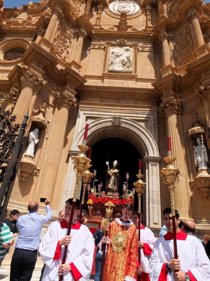 Guadix celebra la festividad de su patrón con la procesión de la imagen y reliquia del varón apostólico y primer obispo de la diócesis accitana. 