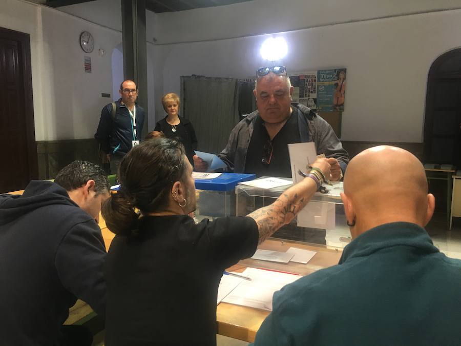 Los candidatos a la alcaldía de Guadix han votado y han apelado a una alta participación. Según el primer avance de participación en los datos ofrecidos por el Ministerio de Interior se ha producido un aumento de tres punto respecto a la convocatoria de 2015. 