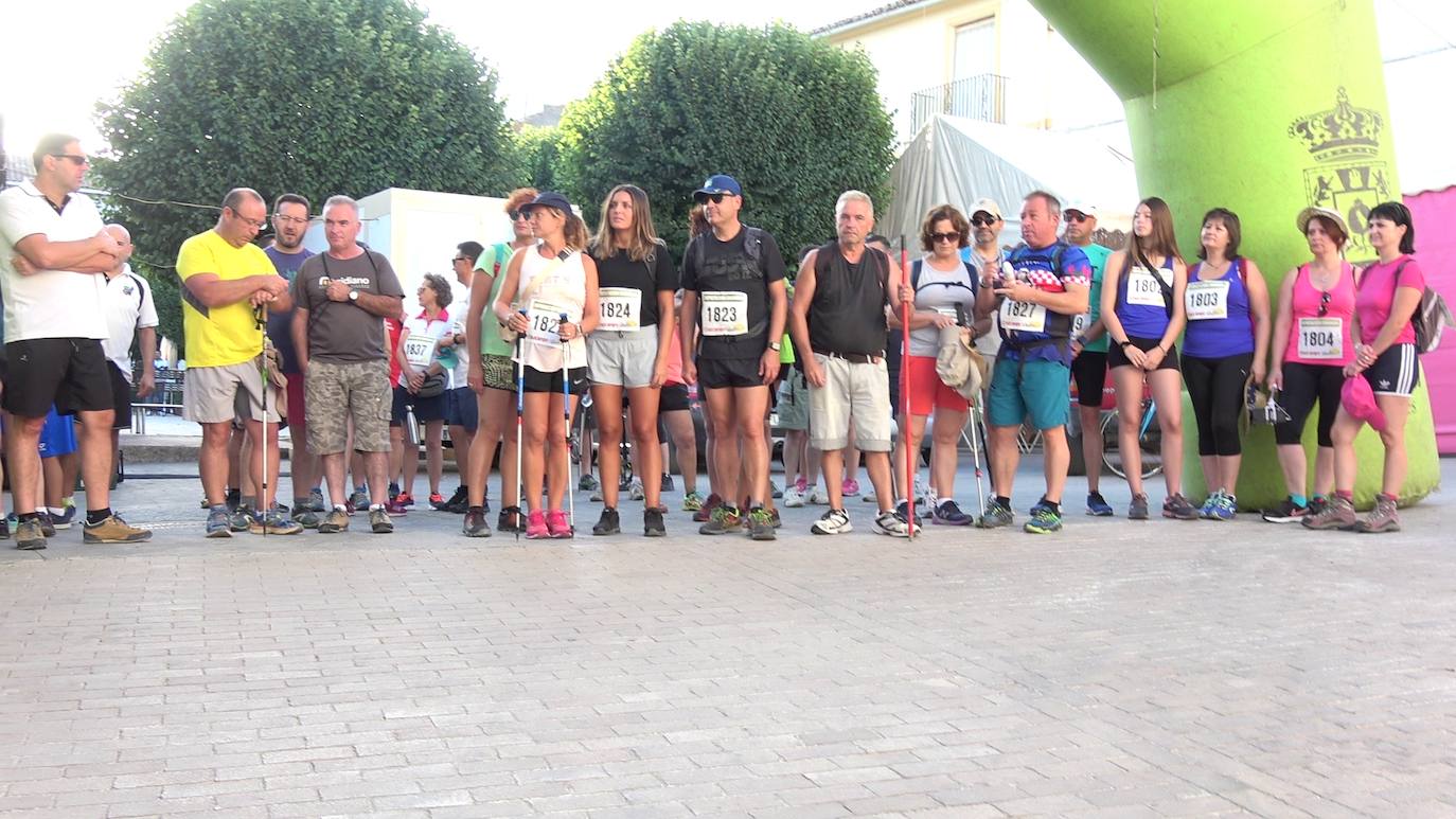 Más de 100 deportistas, entre corredores y senderistas, aceptaron un año más el reto de la Subida a las Casas de Don Diego.Javier Domenech se impuso en categoría masculina y Auxiliadora Gómez fue la primera en llegar en categoría femenina.