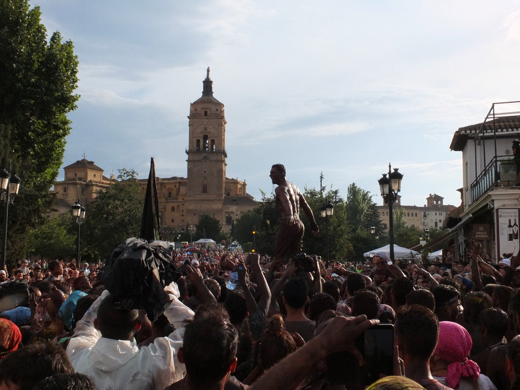 Fotos: Guadix brinda un multitudinario y festivo reproche al Cascamorras Antonio Vera