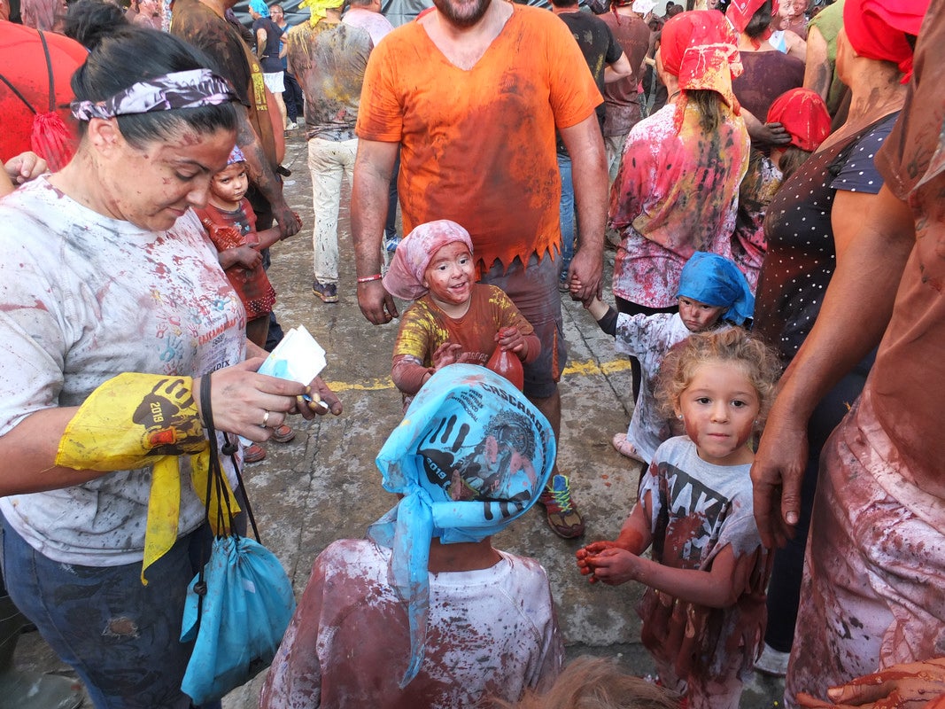 Fotos: Guadix brinda un multitudinario y festivo reproche al Cascamorras Antonio Vera