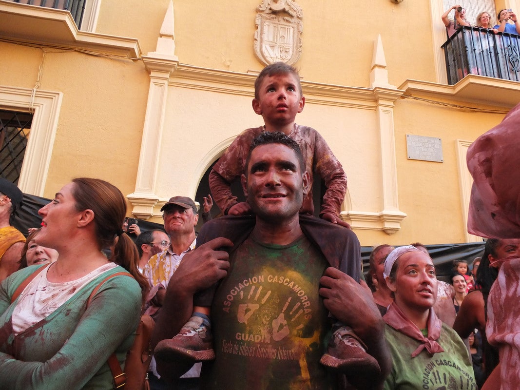 Fotos: Guadix brinda un multitudinario y festivo reproche al Cascamorras Antonio Vera
