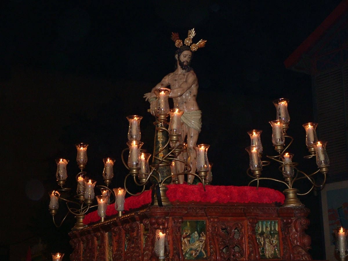 Cientos de personas en las calles de Guadix para vivir el Martes Santo de años anteriores