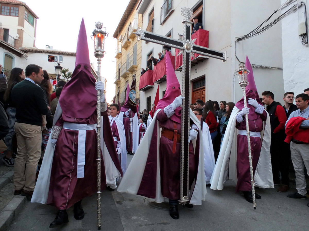 Cientos de personas en las calles de Guadix para vivir el Martes Santo de años anteriores