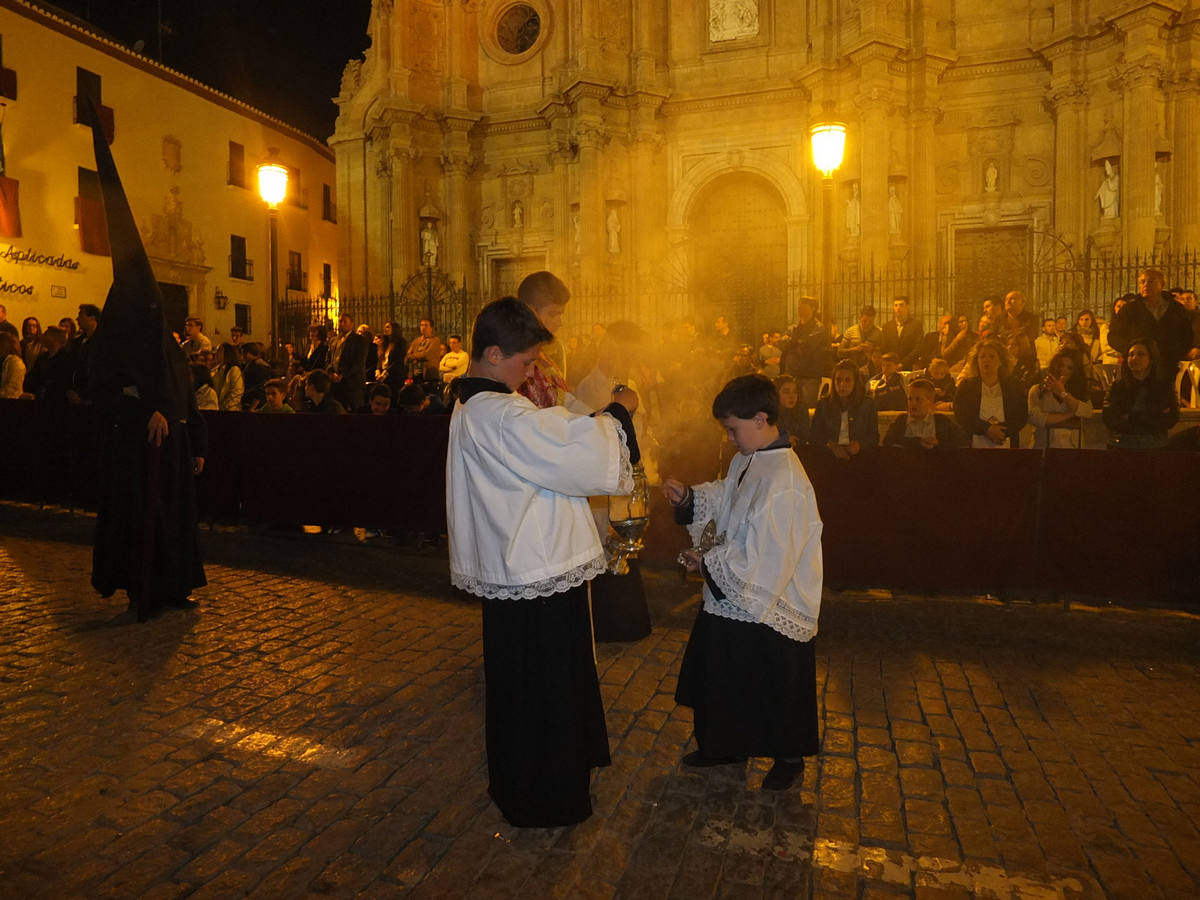 Devoción en las calles de Guadix durante el Jueves Santo