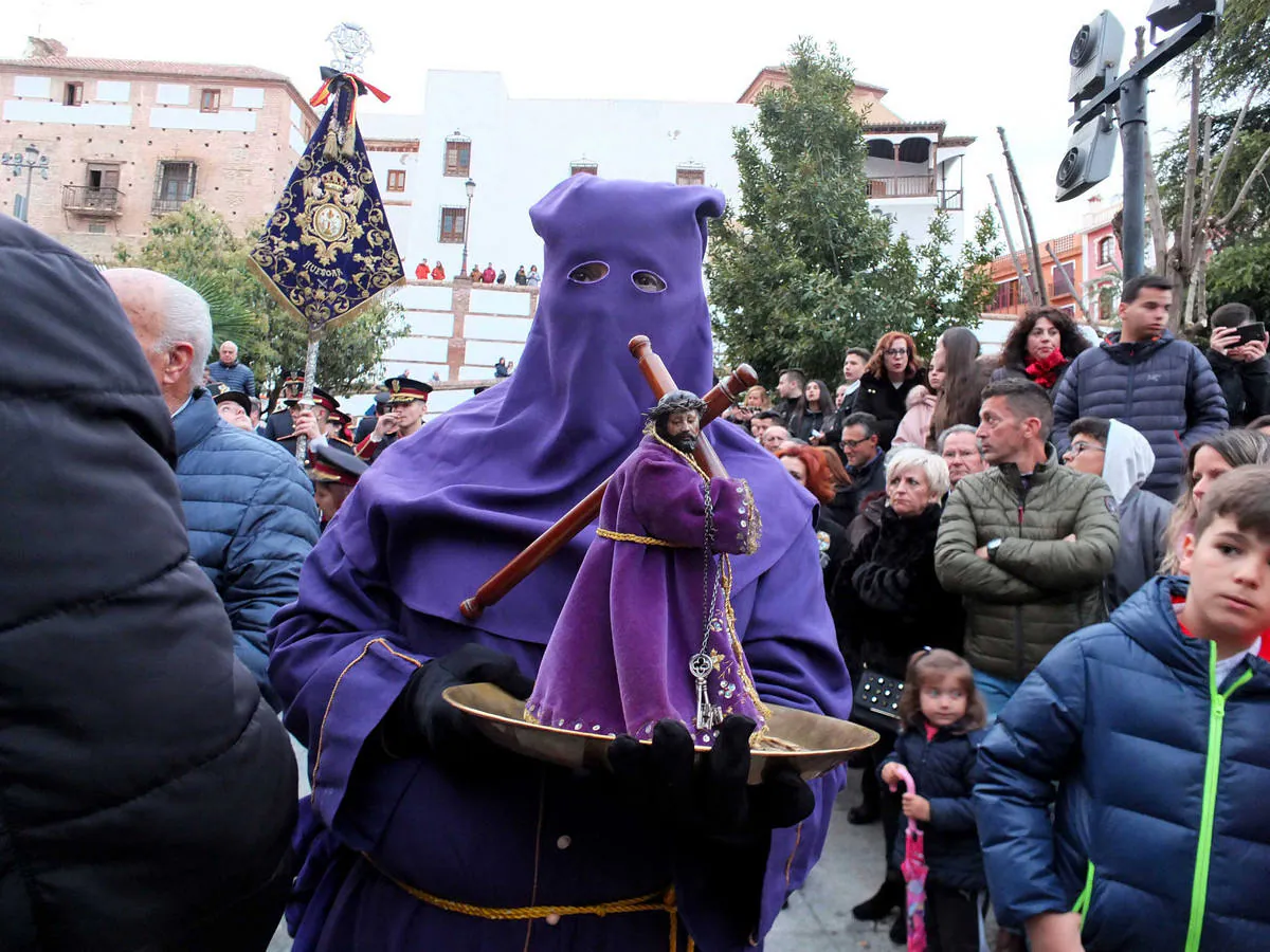 Devoción en las calles de Guadix durante el Jueves Santo