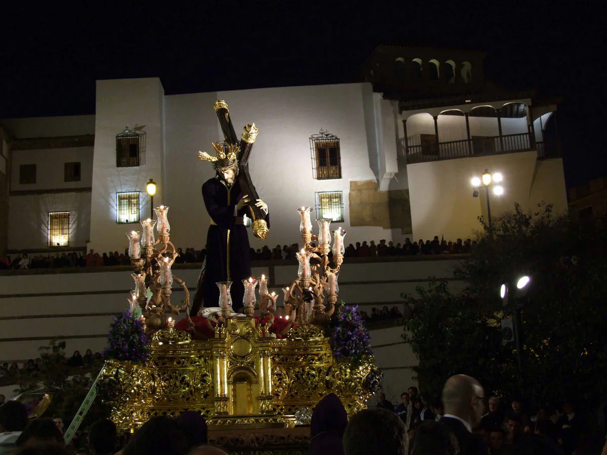 Devoción en las calles de Guadix durante el Jueves Santo