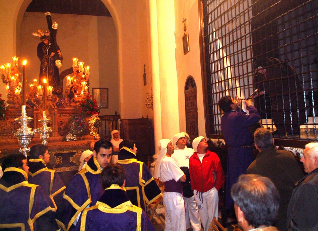 Devoción en las calles de Guadix durante el Jueves Santo