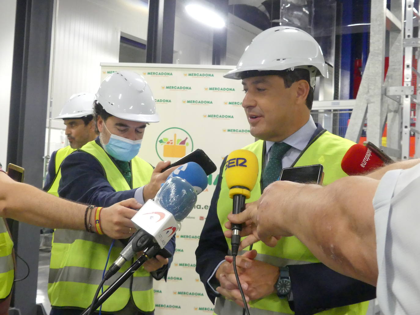 El presidente andaluz ha tendido visita este jueves a la localidad accitana