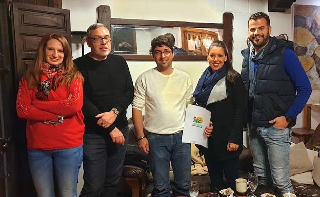 Miembros de Equo e IU de Huétor Vega, reunidos.