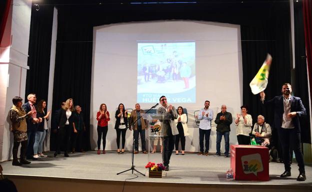 Imagen principal - Puesta de largo de IU, en el Centro Social La Nava, con intervenciones de Alicia Vera y Chus Fernández.