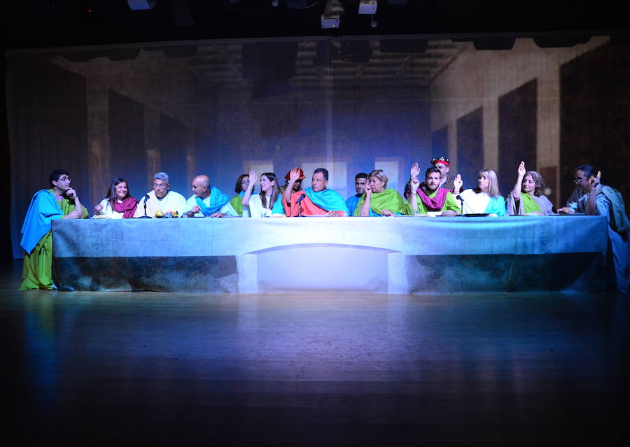 Los ediles despiden el mandato representando a los personajes de la obra de Leonardo da Vinci. 