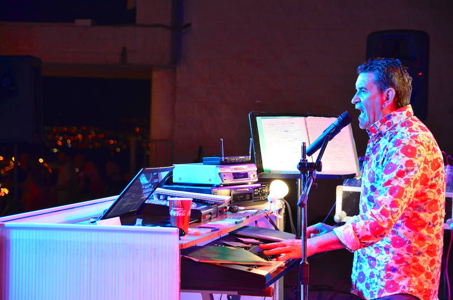 El Recinto Ferial ha acogido la hoguera más alta del área metropolitana.