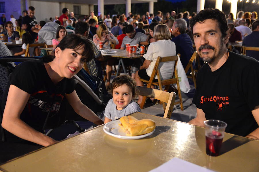 El Recinto Ferial ha acogido la hoguera más alta del área metropolitana.