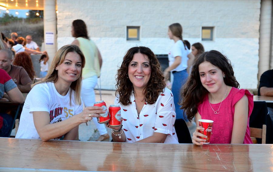 El Recinto Ferial ha acogido la hoguera más alta del área metropolitana.