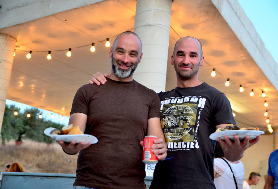 El Recinto Ferial ha acogido la hoguera más alta del área metropolitana.