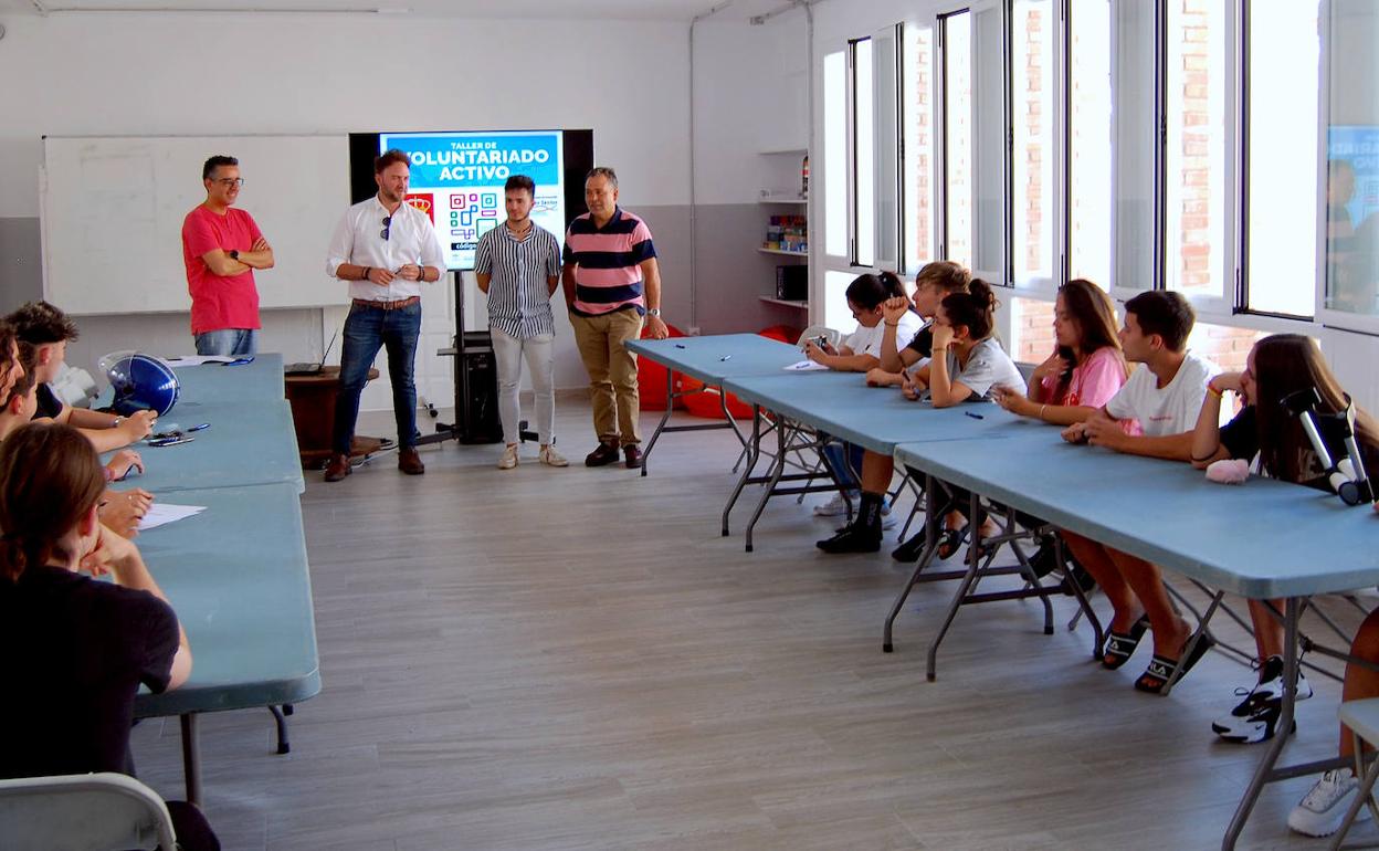 Una veintena de jóvenes ha participado en el taller 'Voluntariado activo para el desarrollo personal'.