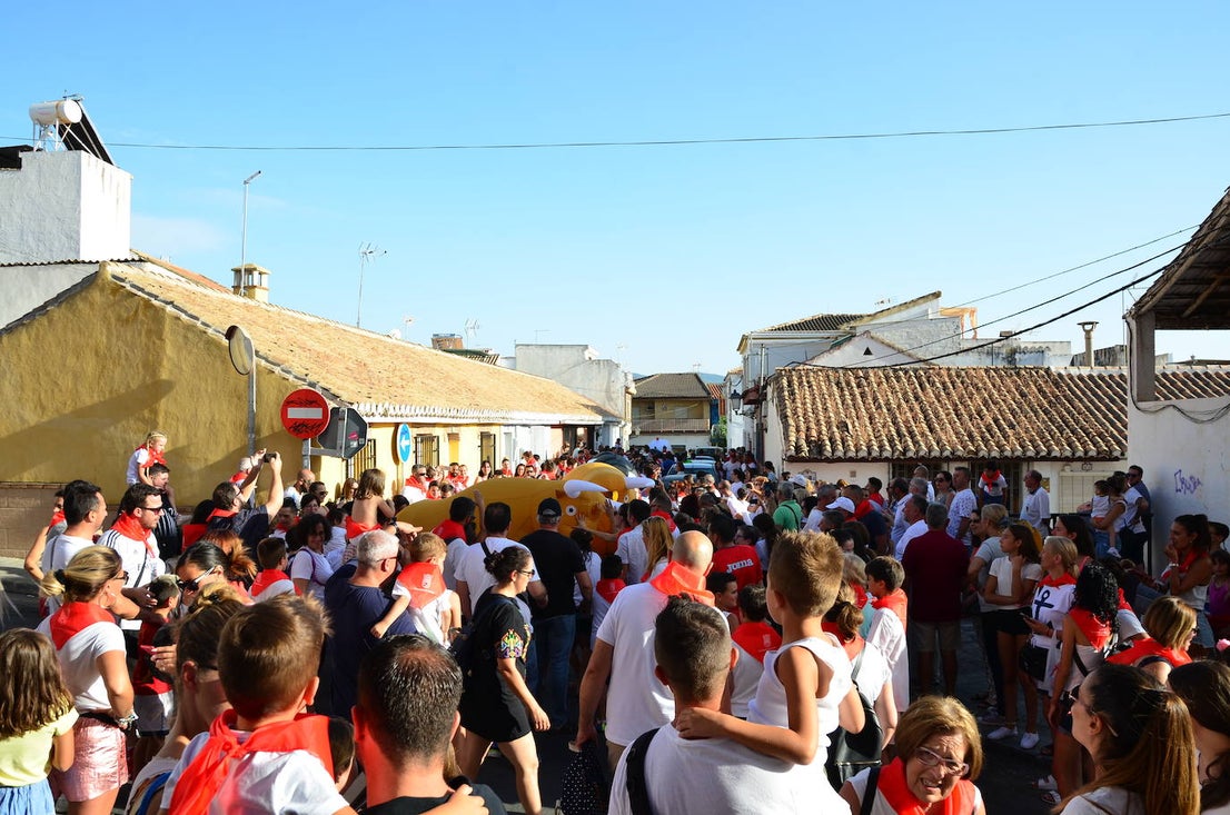 Los vecinos se volcaron en la gran novedad de las fiestas patronales de San Roque este año.