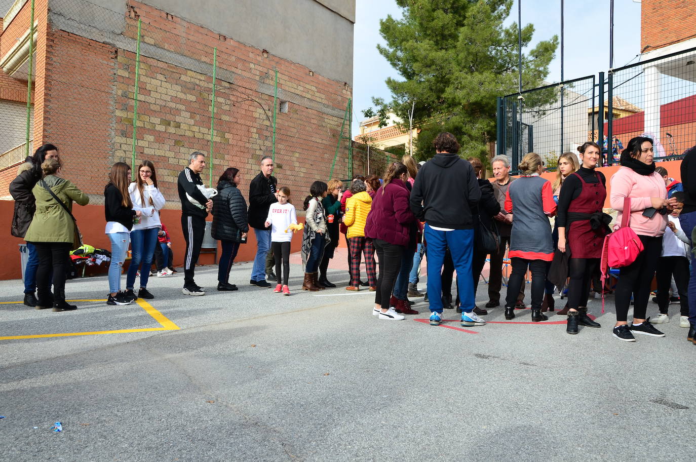 Fotos: La paella navideña del colegio Nuestra Señora de las Angustias de Huétor