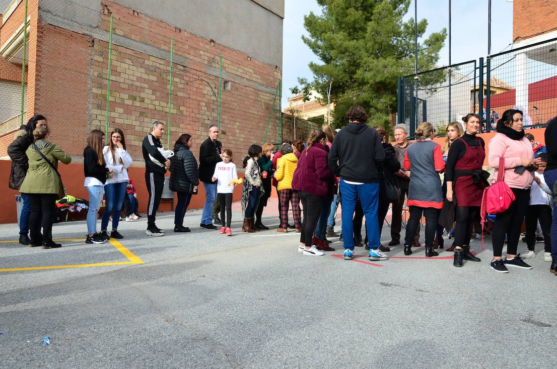 Fotos: La paella navideña del colegio Nuestra Señora de las Angustias de Huétor