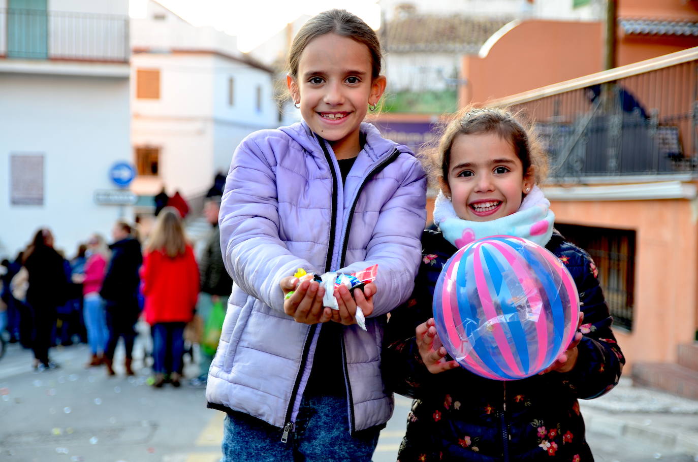 Fotos: Reyes Magos y personajes fantásticos en Huétor Vega