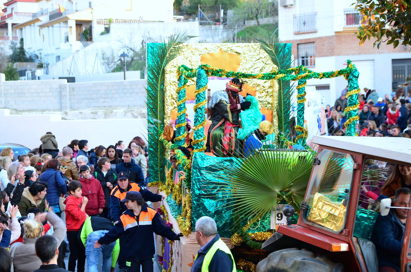 Fotos: Reyes Magos y personajes fantásticos en Huétor Vega