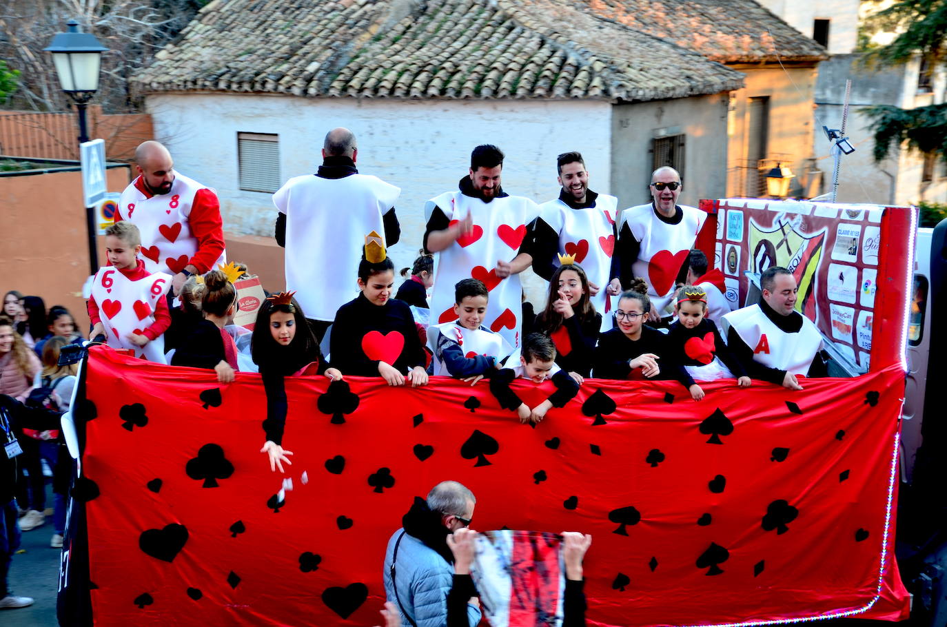Fotos: Reyes Magos y personajes fantásticos en Huétor Vega