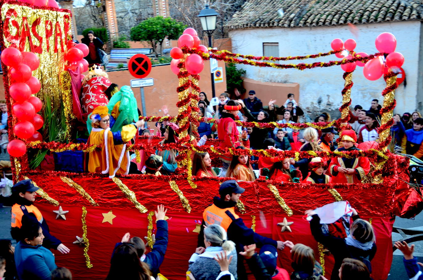 Fotos: Reyes Magos y personajes fantásticos en Huétor Vega