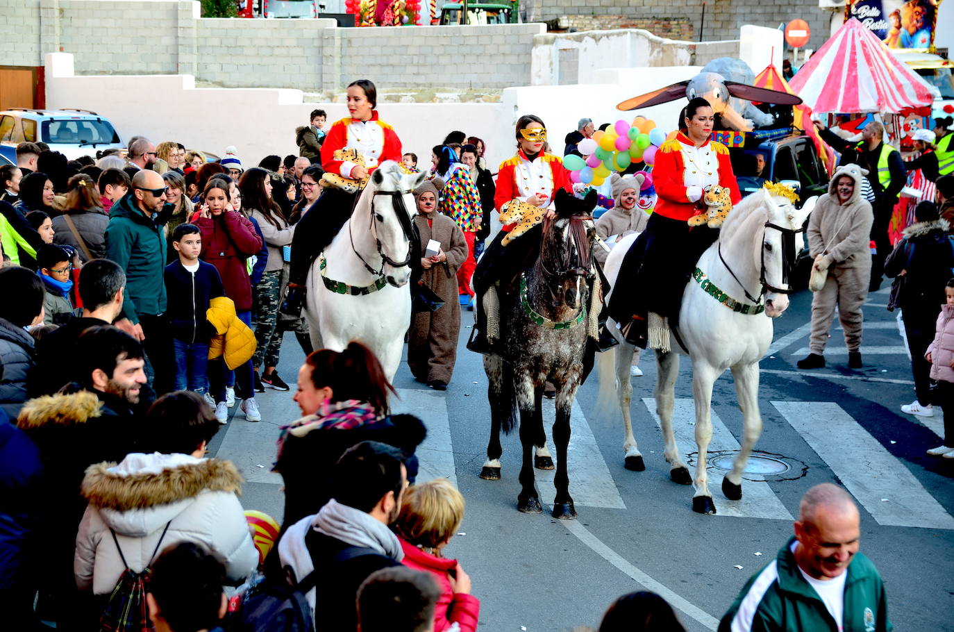 Fotos: Reyes Magos y personajes fantásticos en Huétor Vega