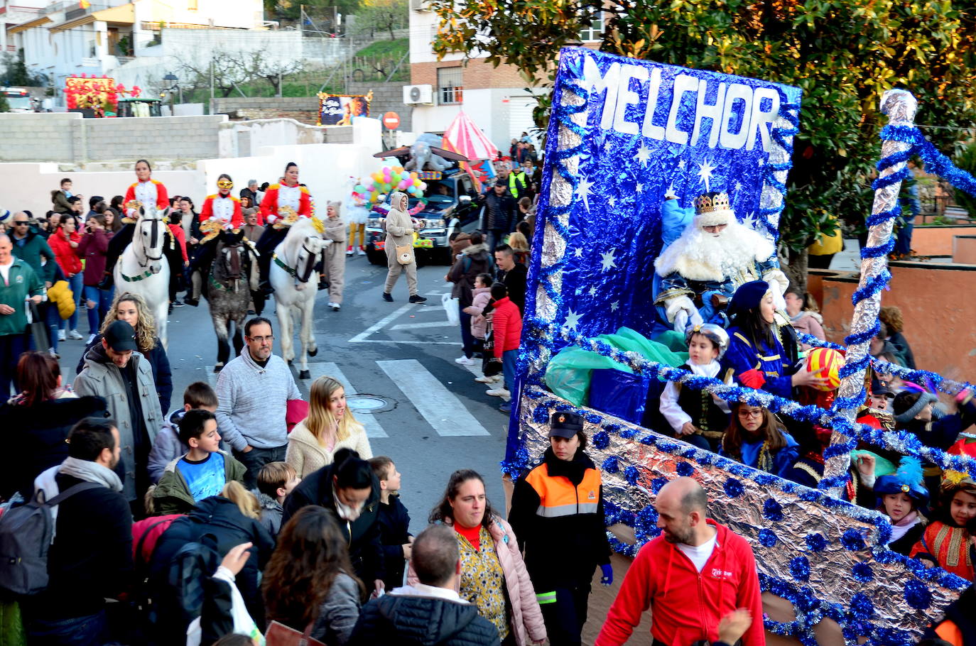 Fotos: Reyes Magos y personajes fantásticos en Huétor Vega