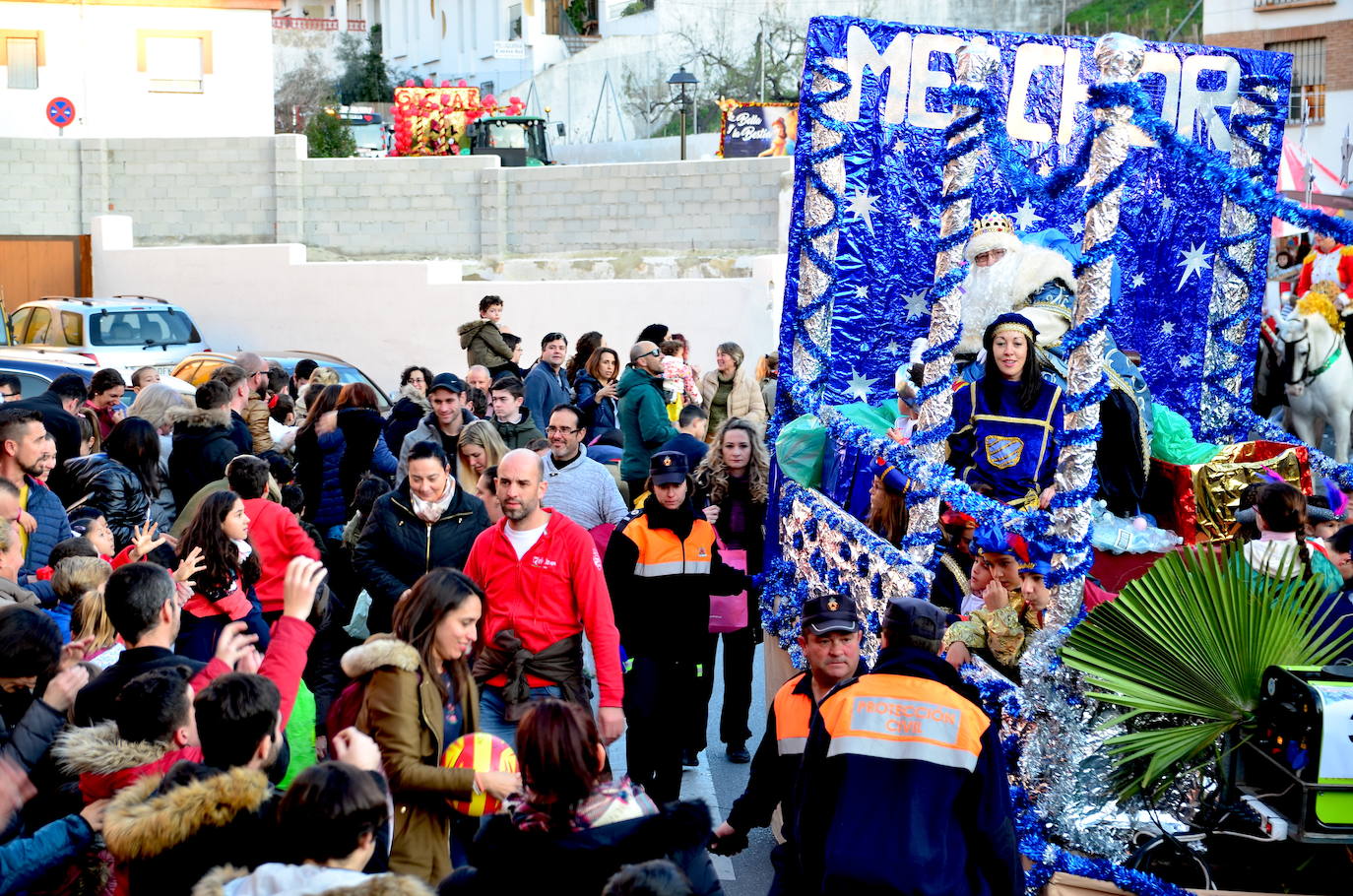 Fotos: Reyes Magos y personajes fantásticos en Huétor Vega