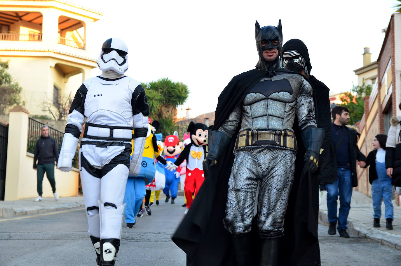 Fotos: Reyes Magos y personajes fantásticos en Huétor Vega