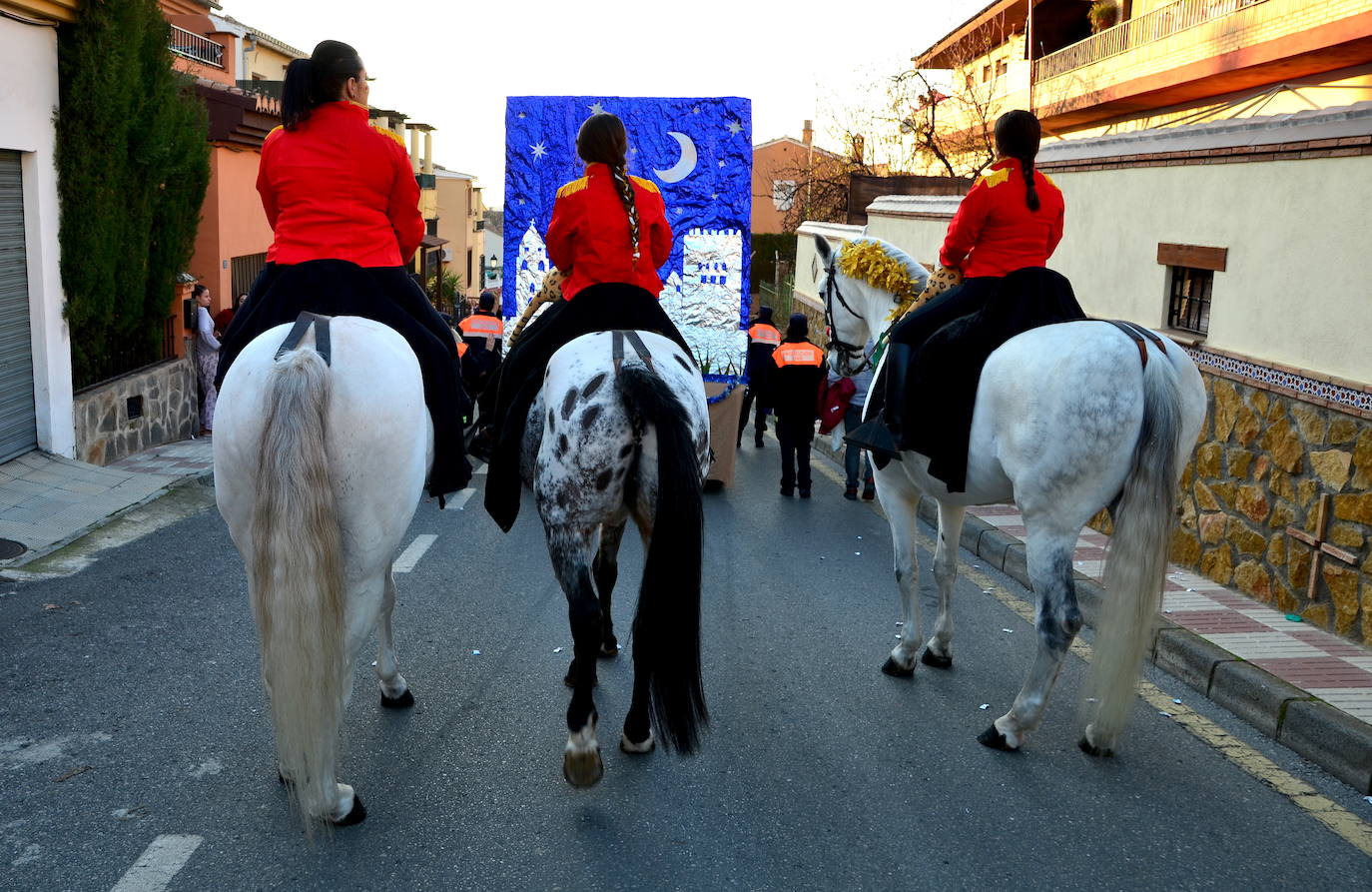 Fotos: Reyes Magos y personajes fantásticos en Huétor Vega