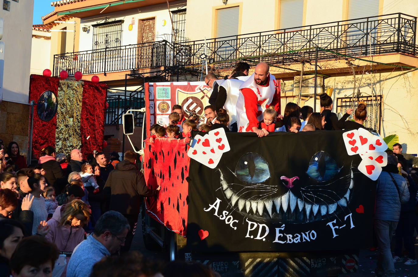 Fotos: Reyes Magos y personajes fantásticos en Huétor Vega