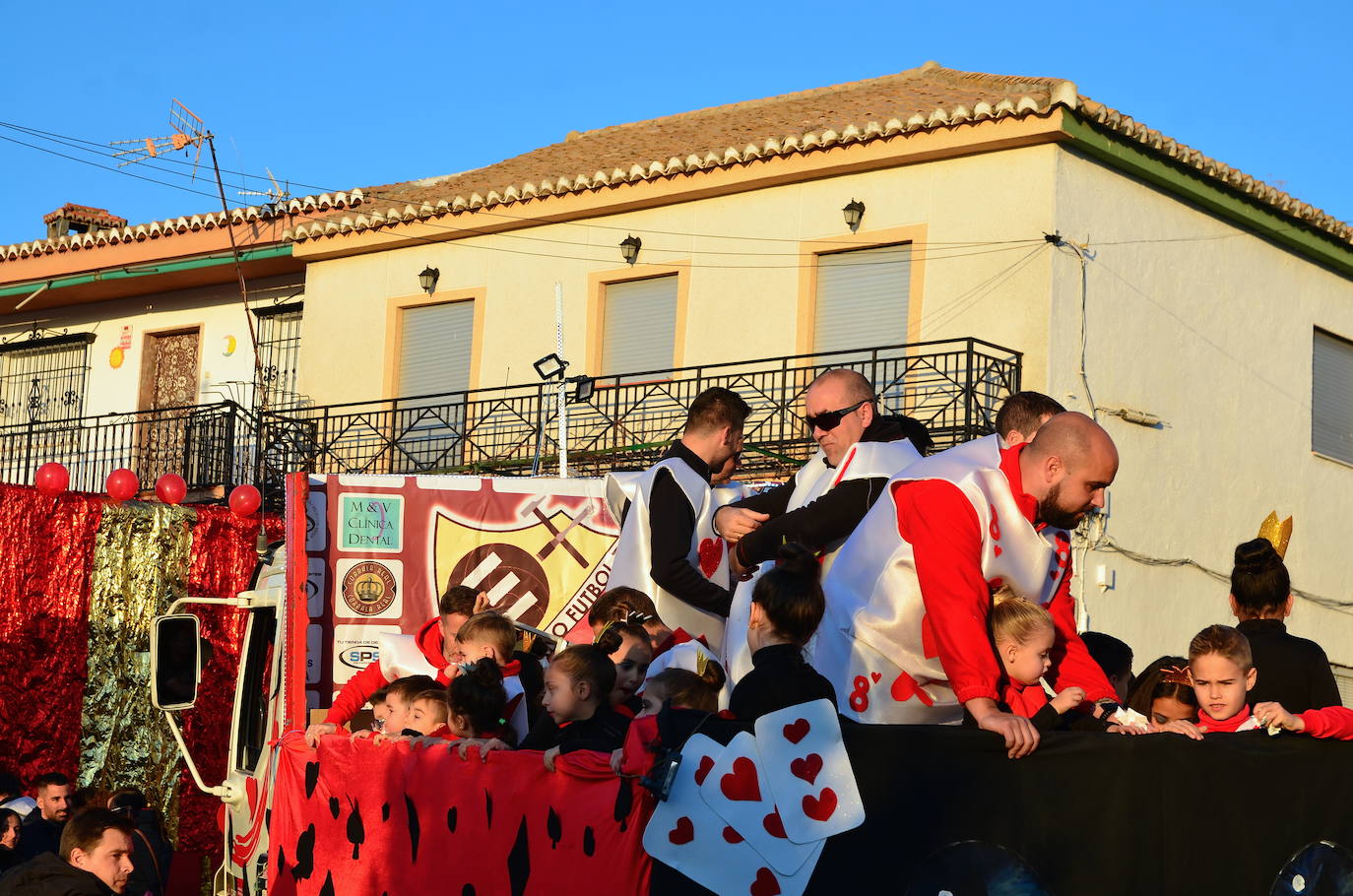 Fotos: Reyes Magos y personajes fantásticos en Huétor Vega