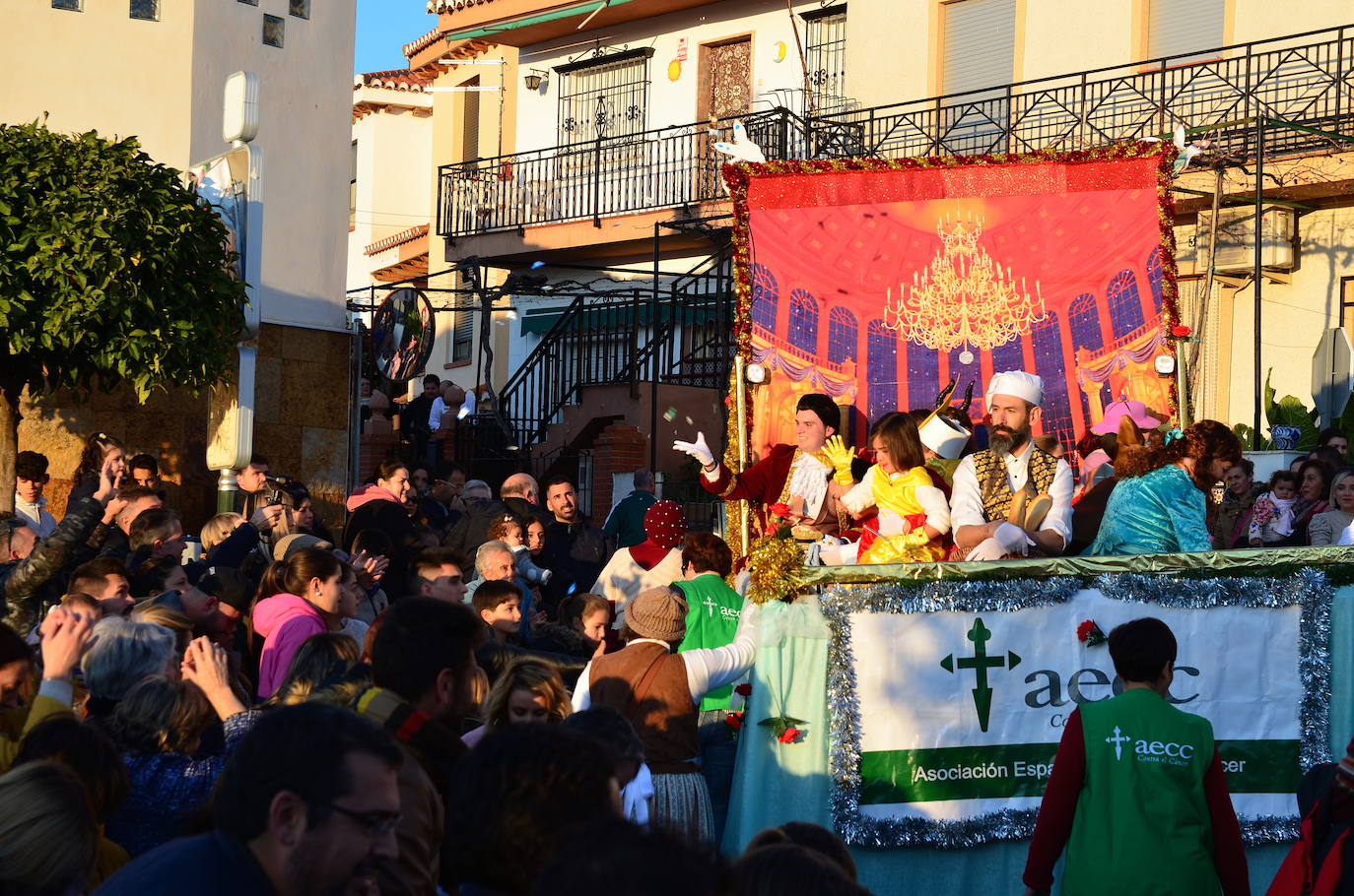 Fotos: Reyes Magos y personajes fantásticos en Huétor Vega