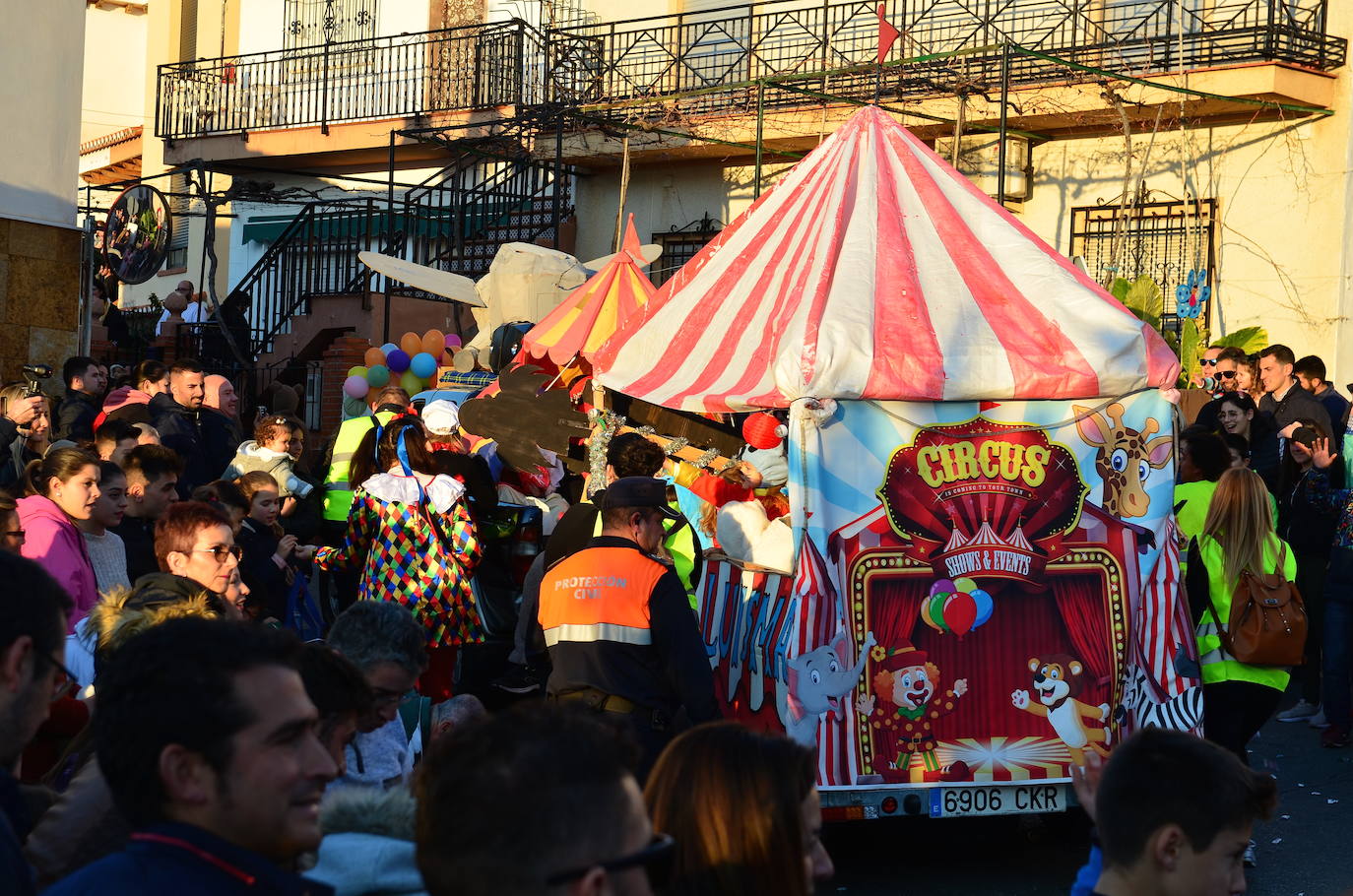 Fotos: Reyes Magos y personajes fantásticos en Huétor Vega