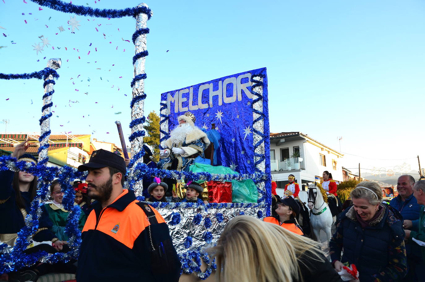 Fotos: Reyes Magos y personajes fantásticos en Huétor Vega