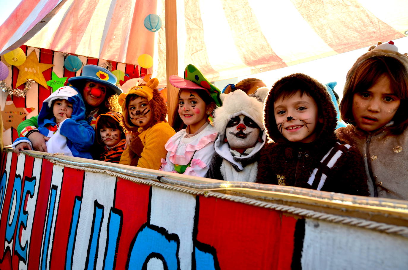 Fotos: Reyes Magos y personajes fantásticos en Huétor Vega
