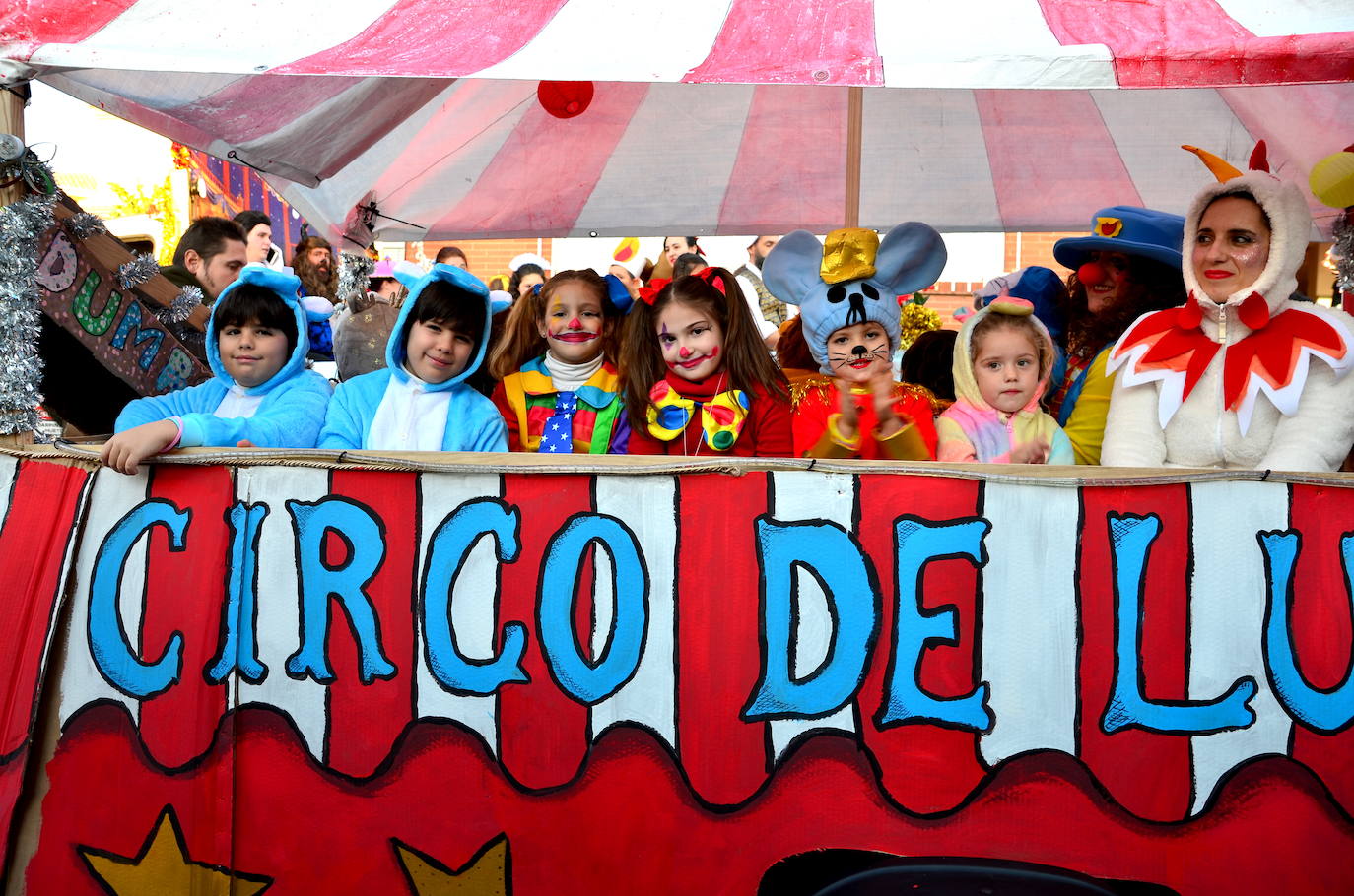 Fotos: Reyes Magos y personajes fantásticos en Huétor Vega