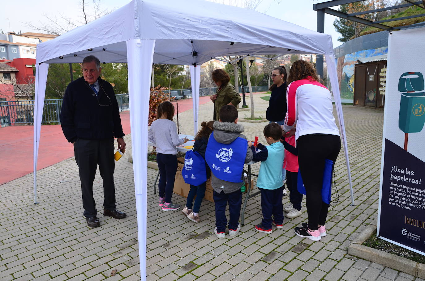 Fotos: Las mascotas de Huétor Vega dan el salto por un muicipio más limpio