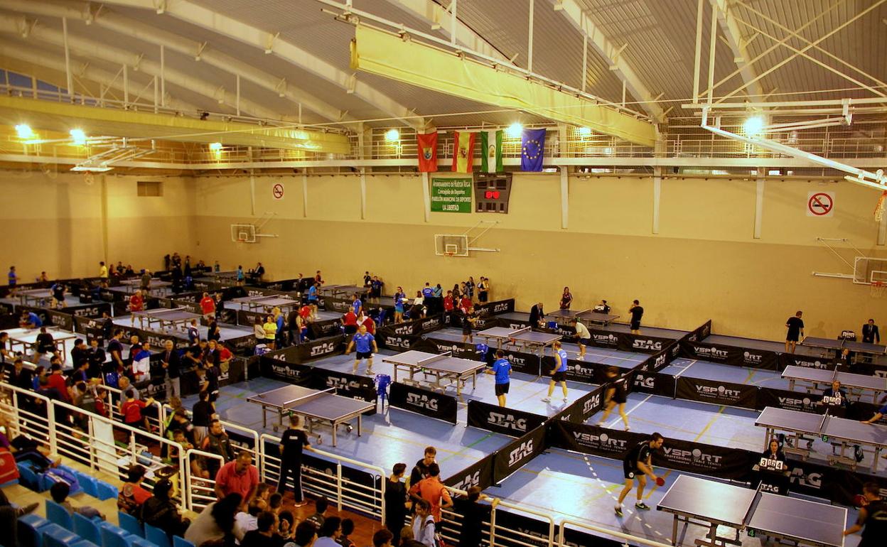 Competición de tenis de mesa en Huétor Vega.