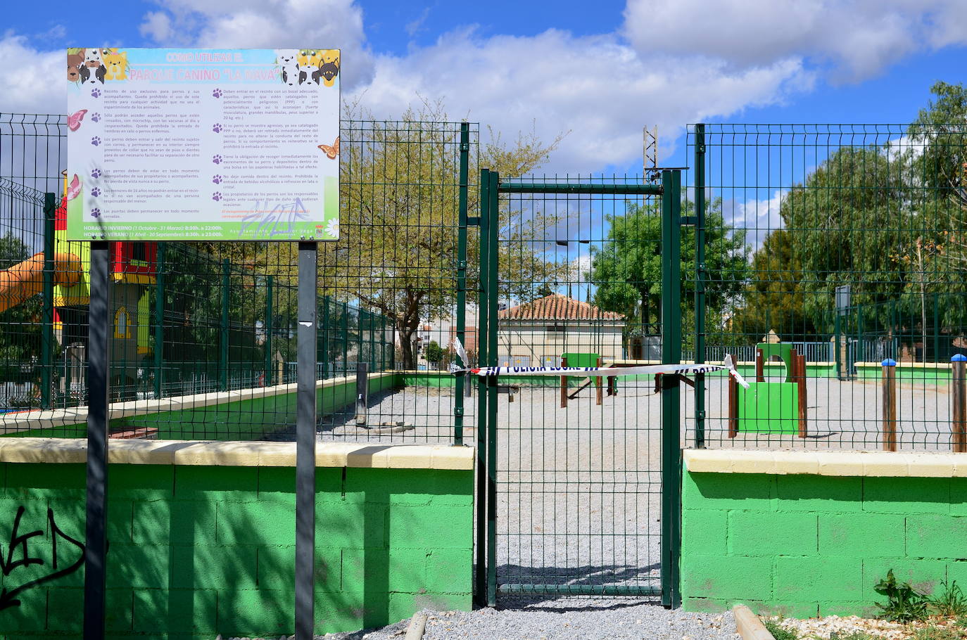 Fotos: Los parques de Huétor Vega, cerrados por la pandemia