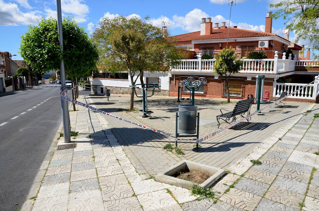 Fotos: Los parques de Huétor Vega, cerrados por la pandemia
