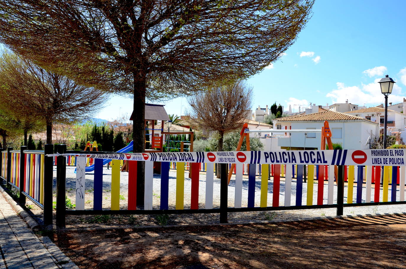 Fotos: Los parques de Huétor Vega, cerrados por la pandemia
