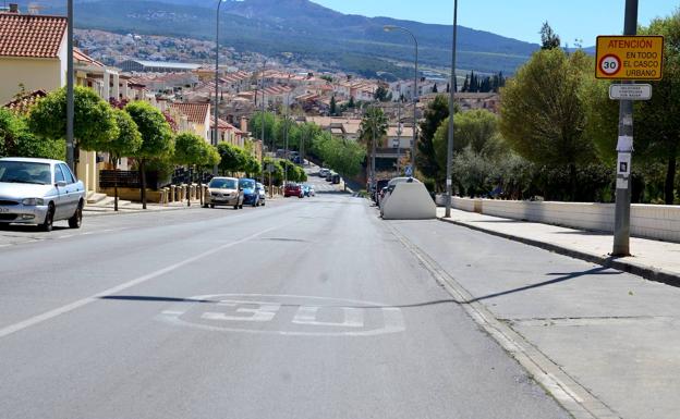 Avenida Ingeniero Santa Cruz, sin tránsito de coches ni viandantes.