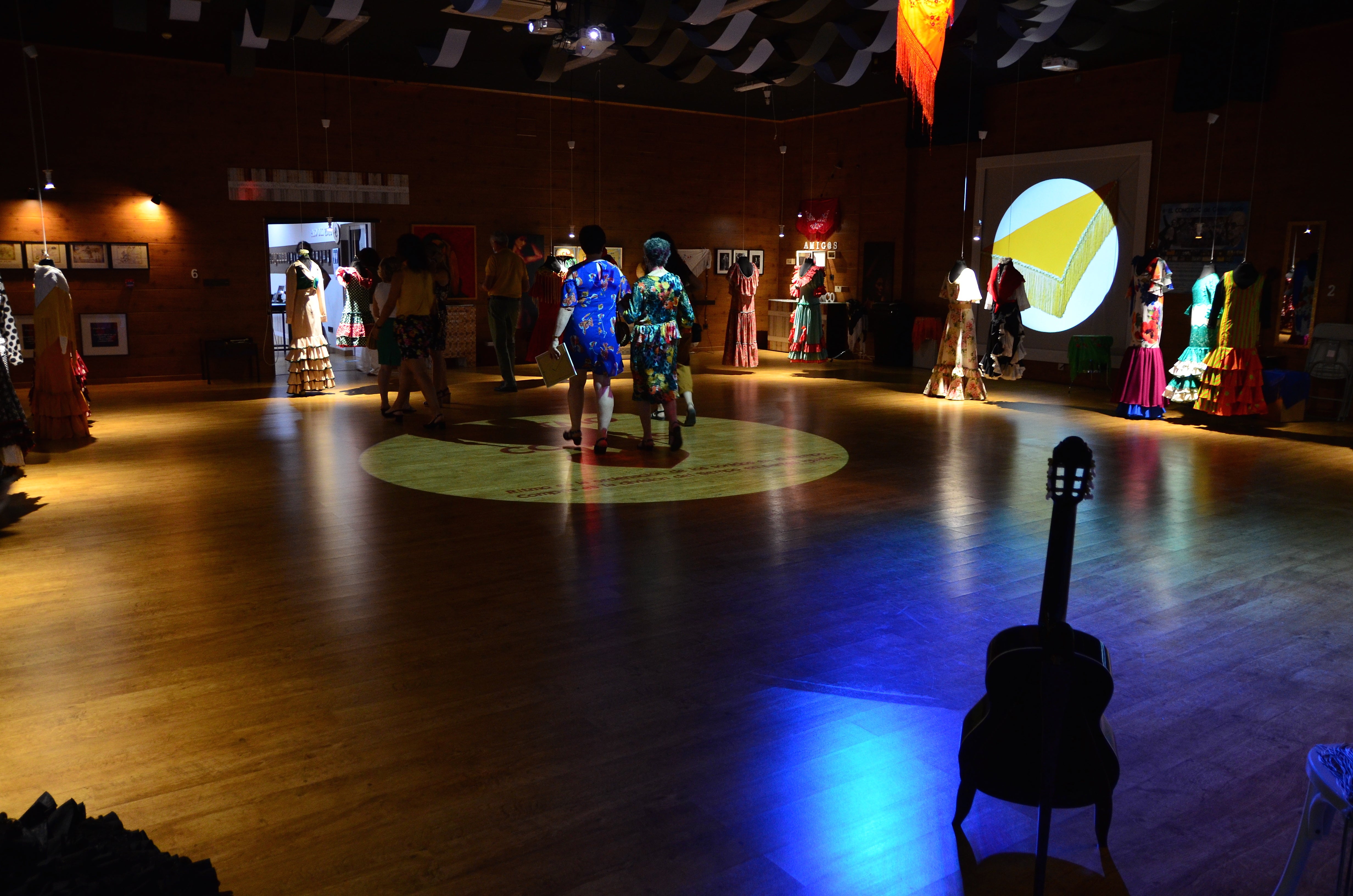 Fotos: Exposición sobre la historia del traje de baile, en Huétor